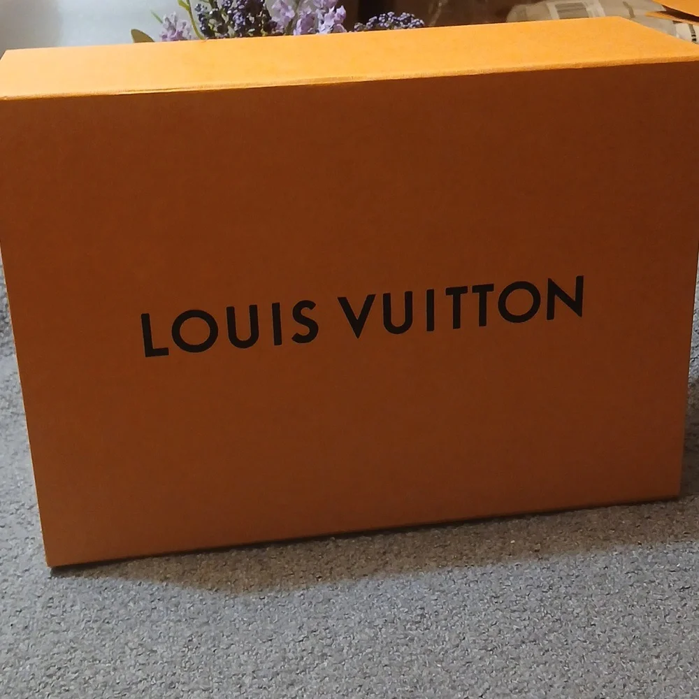 LV Gift Box - Picture 2 of 5